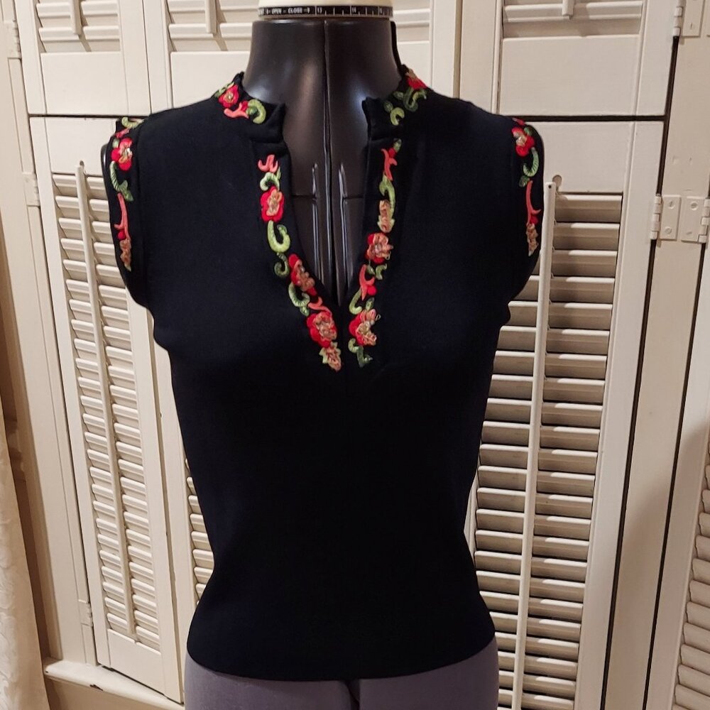 Striking Floral Embroidered Sleeveless Top by Joseph A. Size S